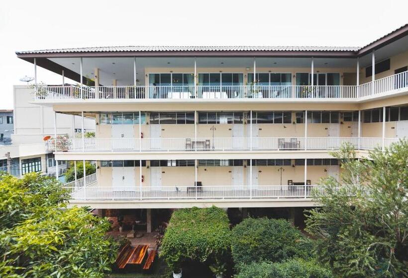 اتاق استاندارد چهار تخته, Feung Nakorn Balcony Rooms And Cafe