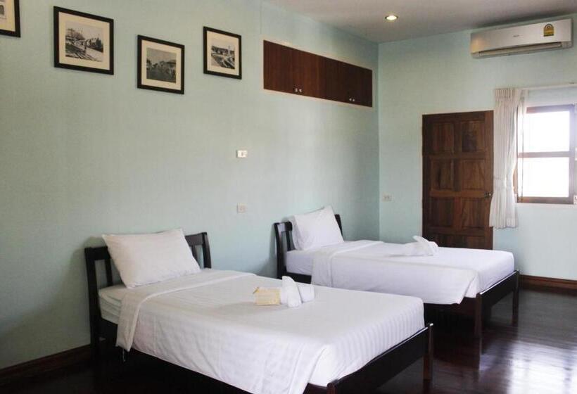اتاق استاندارد چهار تخته, Feung Nakorn Balcony Rooms And Cafe