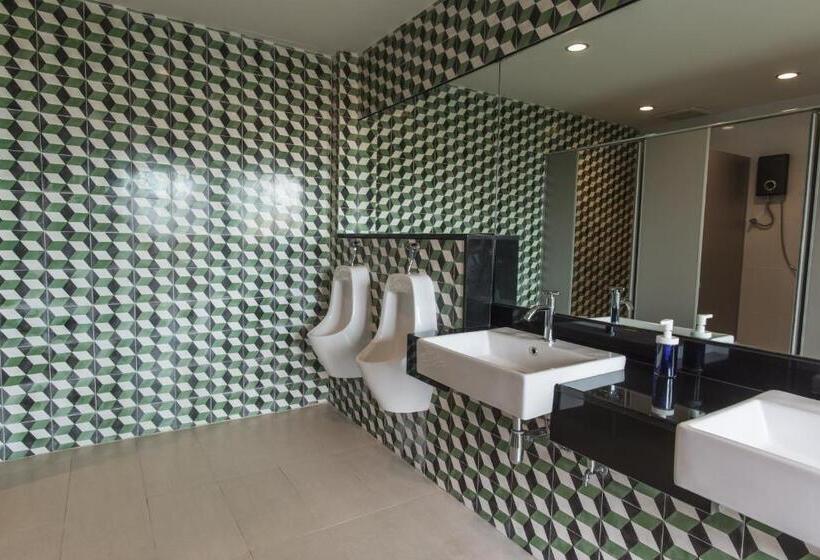 اتاق خانوادگی با سرویس بهداشتی مشترک, Feung Nakorn Balcony Rooms And Cafe