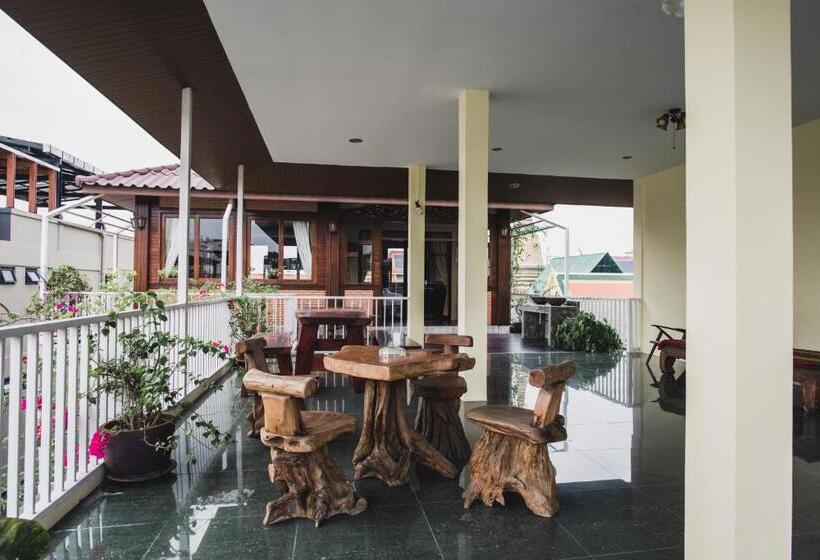 Family Room Shared Bathroom, Feung Nakorn Balcony