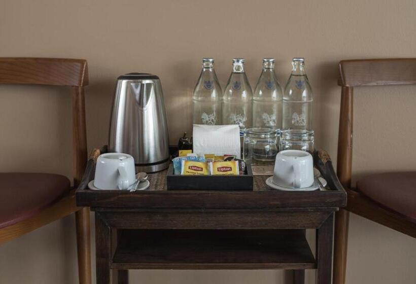 اتاق خانوادگی با سرویس بهداشتی مشترک, Feung Nakorn Balcony Rooms And Cafe