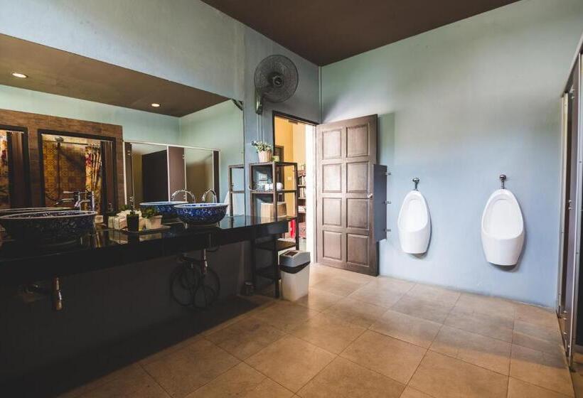 آپارتمان 2 خوابه, Feung Nakorn Balcony Rooms And Cafe
