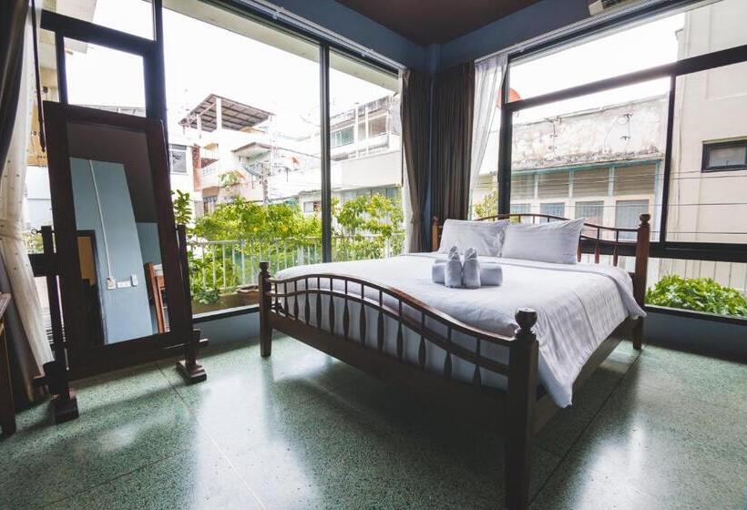 2 Bedroom Apartment, Feung Nakorn Balcony