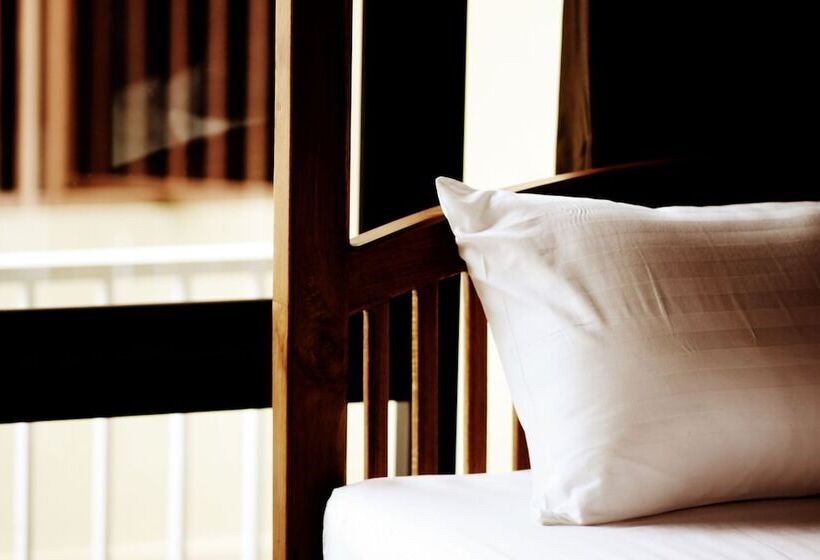 اتاق خانوادگی با سرویس بهداشتی مشترک, Feung Nakorn Balcony Rooms And Cafe