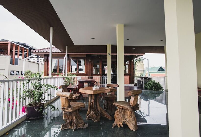 Family Room Shared Bathroom, Feung Nakorn Balcony