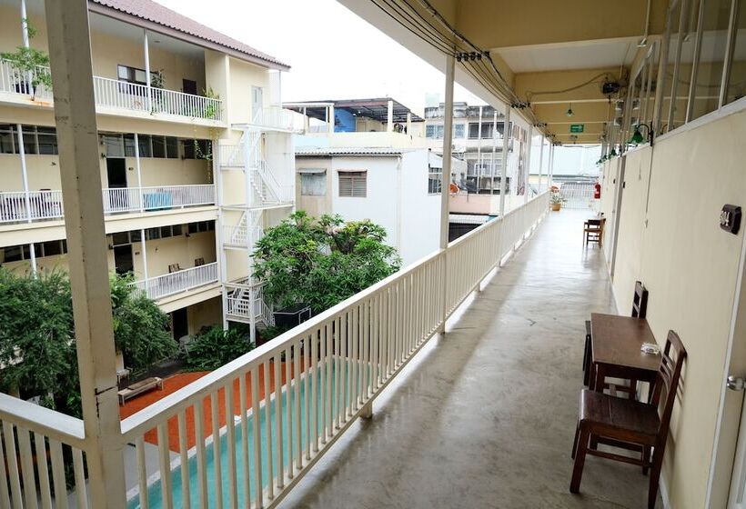 4 Bett Economy Zimmer, Feung Nakorn Balcony