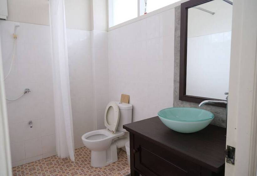 Economy Quadruple Room, Feung Nakorn Balcony Rooms And Cafe