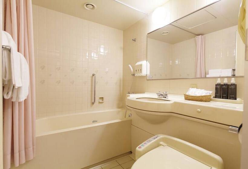 Quarto Triplo Standart, New Hankyu Osaka Annex