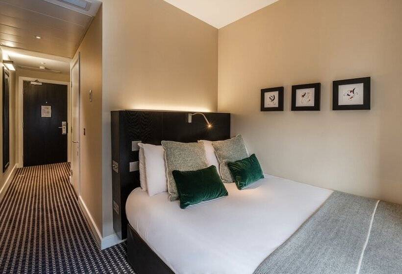 Chambre Basic, The Resident Liverpool