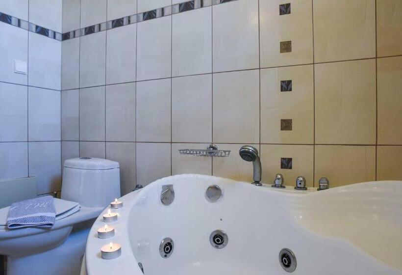 ویلای یک اتاق خوابه با استخر شنا, Eurohotel Theo