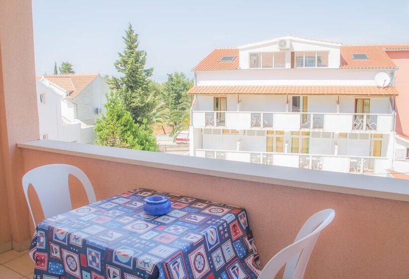 آپارتمان سوپریور 1 خوابه با چشم‌انداز دریا, Villa Midea