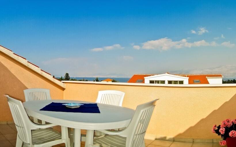 1 Bedroom Deluxe Apartment Sea View, Villa Midea