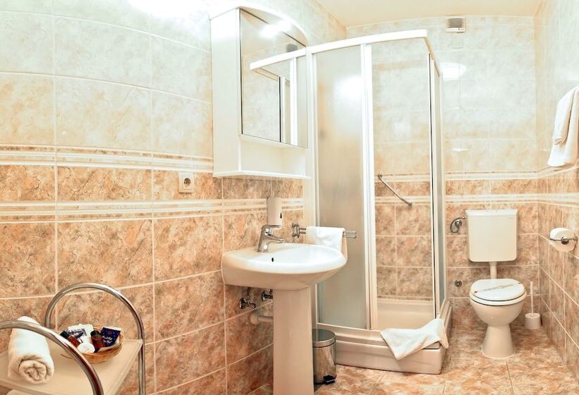 استودیوی استاندارد با تخت دوبل, Villa Midea