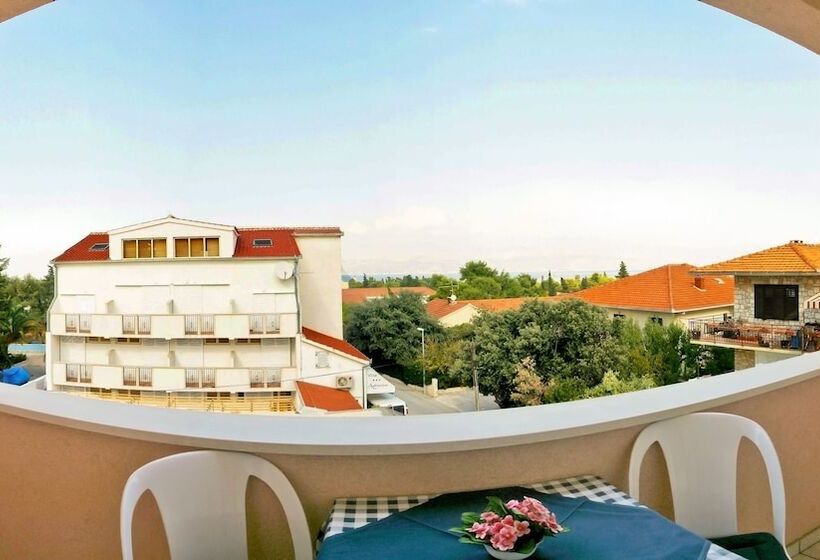 استودیوی استاندارد با تخت دوبل, Villa Midea
