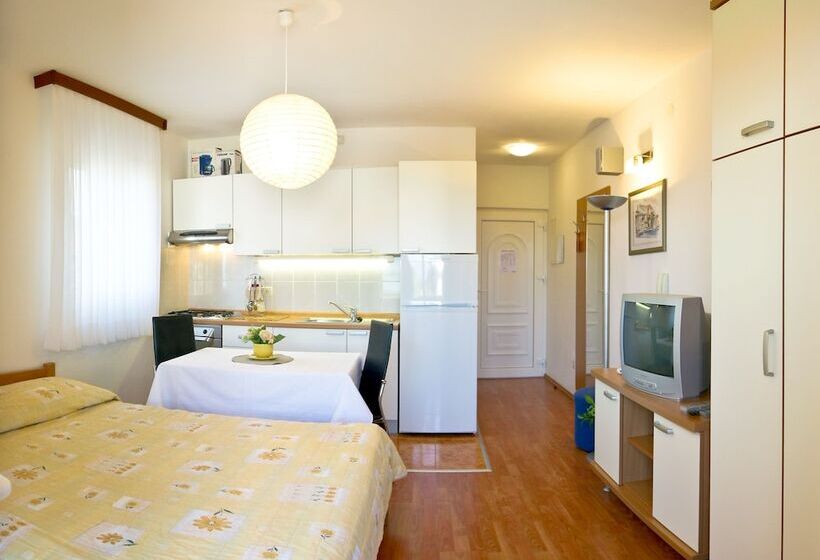 Standard Studio Double Bed, Villa Midea