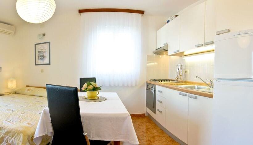 استودیوی استاندارد با تخت دوبل, Villa Midea