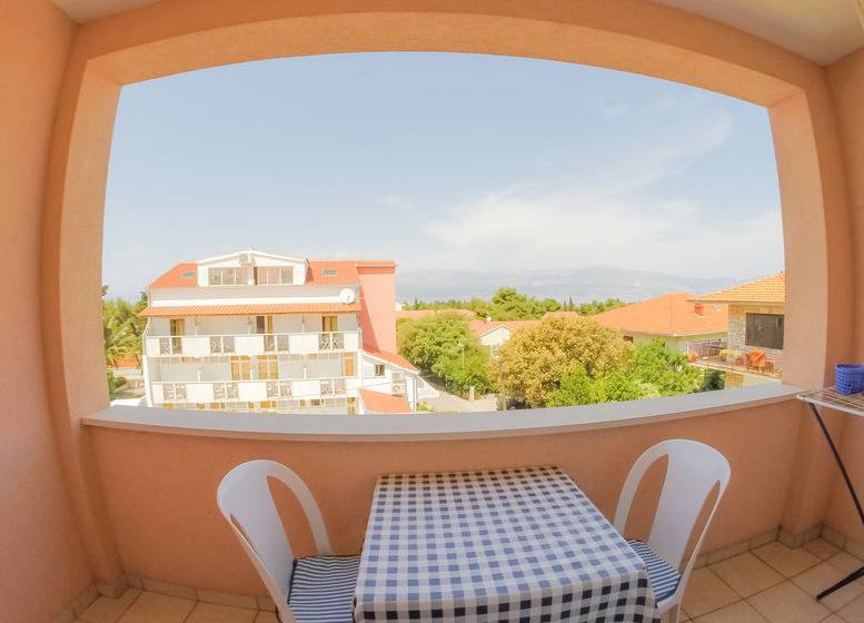 استودیوی سوپریور, Villa Midea