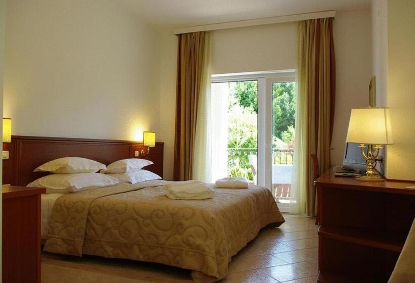 Standard Triple Room, Villa Vera