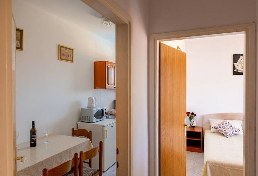 آپارتمان 2 خوابه با چشم‌انداز دریا, Villa Valjalo