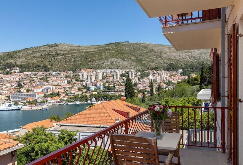 آپارتمان 2 خوابه با چشم‌انداز دریا, Villa Valjalo
