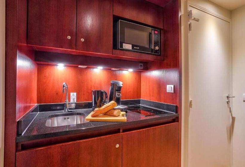 استودیوی استاندارد, Clarion Paris Cdg Airport