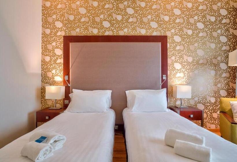 استودیوی استاندارد, Clarion Paris Cdg Airport