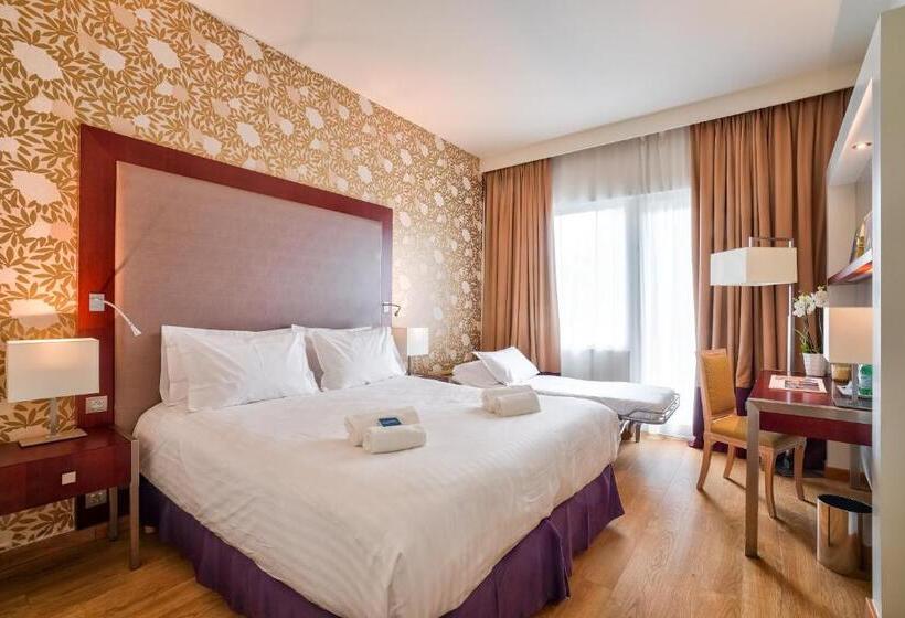استودیوی استاندارد, Clarion Paris Cdg Airport