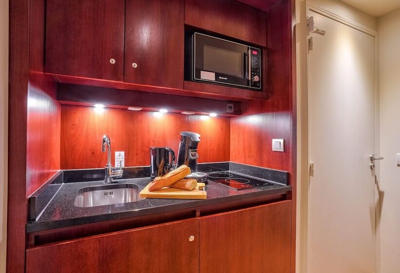 استودیوی استاندارد, Clarion Paris Cdg Airport