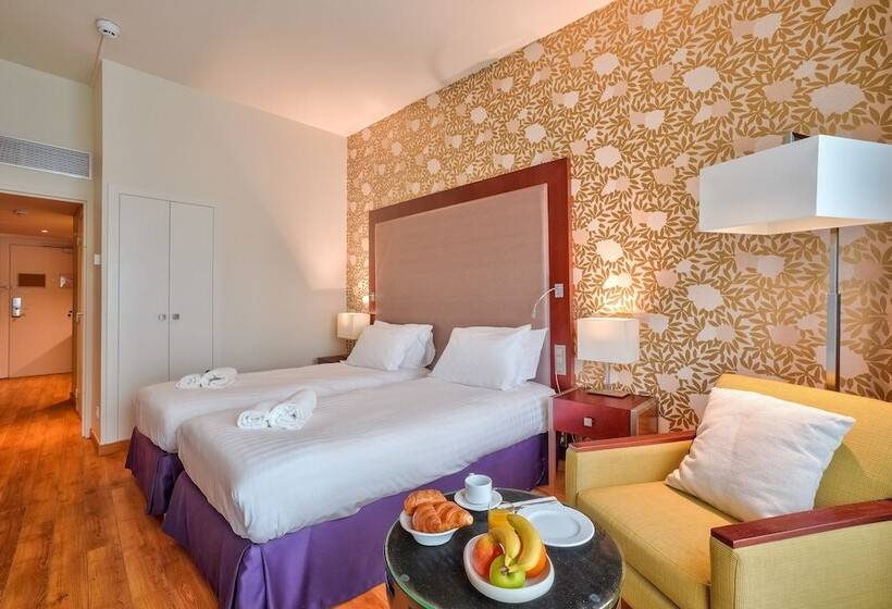 استودیوی استاندارد, Clarion Paris Cdg Airport