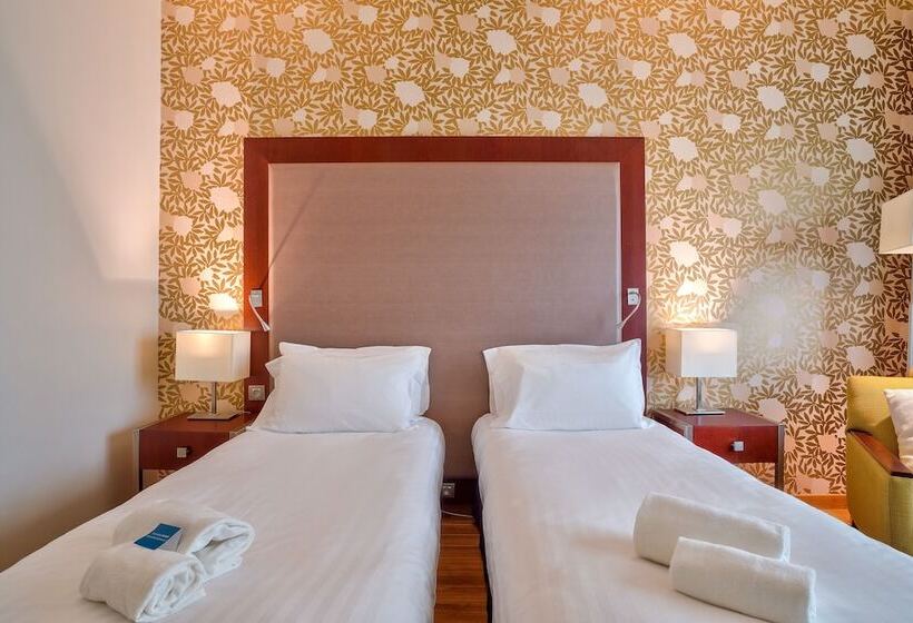 استودیوی استاندارد, Clarion Paris Cdg Airport