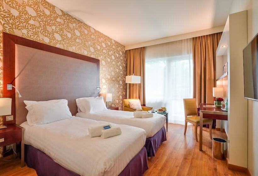 استودیوی استاندارد, Clarion Paris Cdg Airport