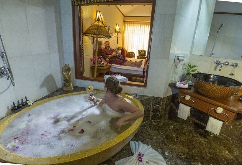 اتاق لوکس با چشم‌انداز دریا, Amazing Ngapali Resort
