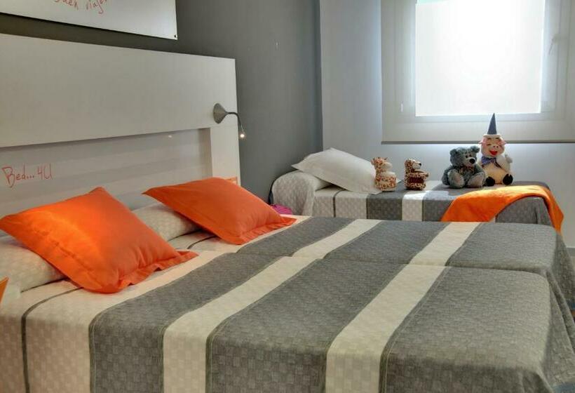 اتاق استاندارد سه نفره, Bed4u Pamplona