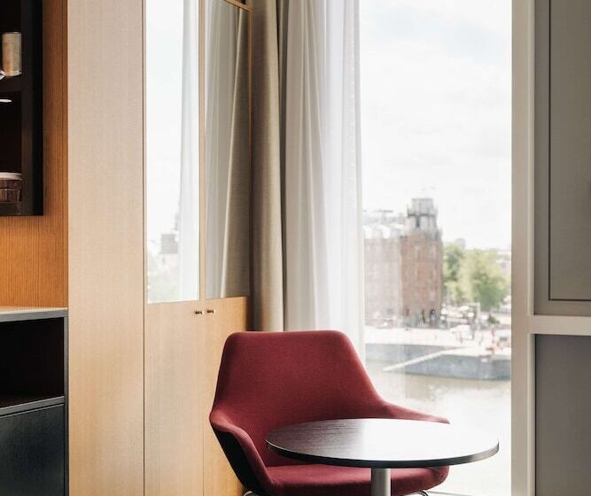 Executive Room Queen Bed, Doubletree By Hilton  Amsterdam Centraal Station