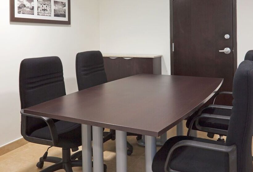 سوییت, Holiday Inn Express Mérida, An Ihg