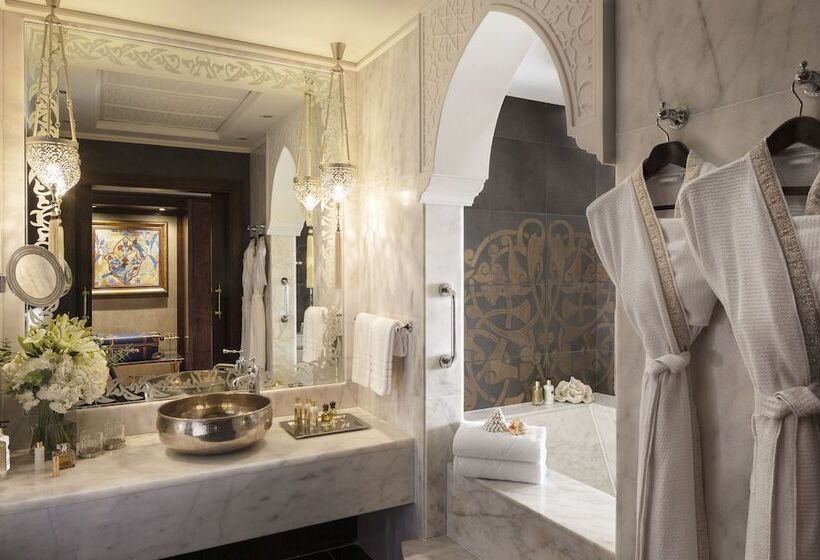 Club Room King Bed, Jumeirah Zabeel Saray Dubai