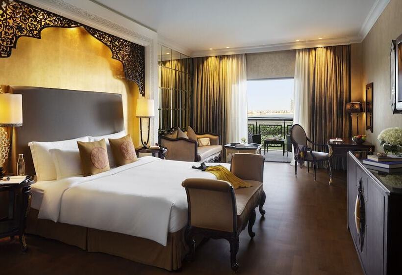 Superior Room, Jumeirah Zabeel Saray