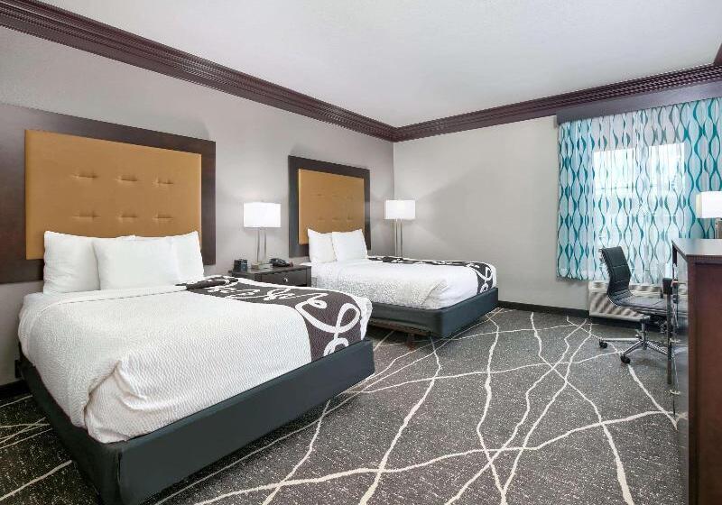 اتاق استاندارد با تخت دو نفره بزرگ, La Quinta Inn & Suites By Wyndham Little Rock  Bryant