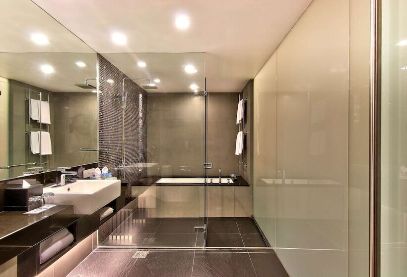 سوییت جونیور با چشم‌انداز شهر, Park Plaza Bangkok Soi 18