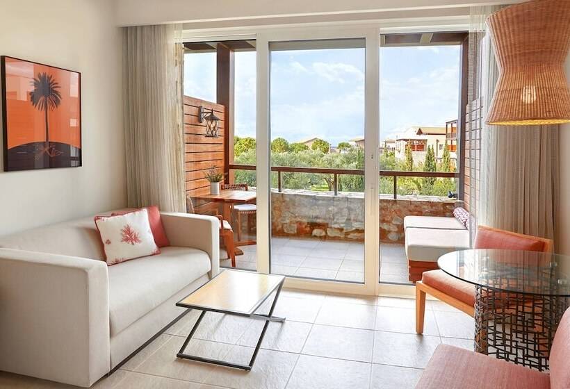 اتاق لوکس با چشم‌انداز باغ, The Westin Resort Costa Navarino