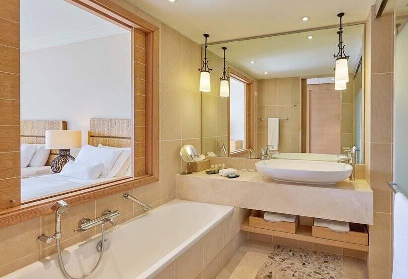 اتاق لوکس با چشم‌انداز باغ, The Westin Resort Costa Navarino