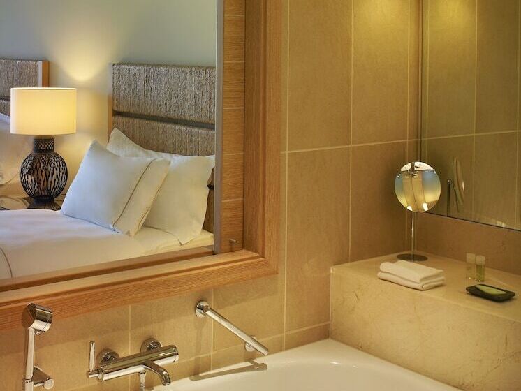 اتاق لوکس با چشم‌انداز دریا, The Westin Resort Costa Navarino