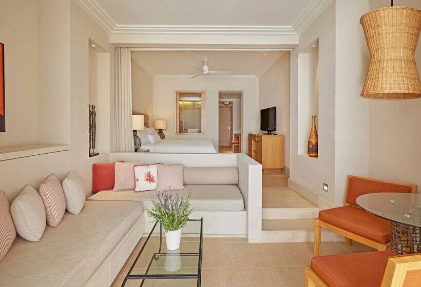 اتاق سوپریور با چشم‌انداز باغ, The Westin Resort Costa Navarino