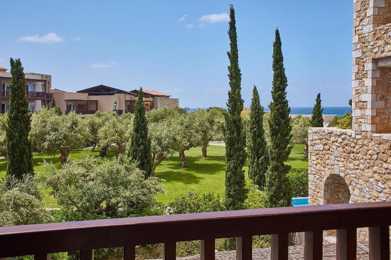 اتاق لوکس با چشم‌انداز باغ, The Westin Resort Costa Navarino