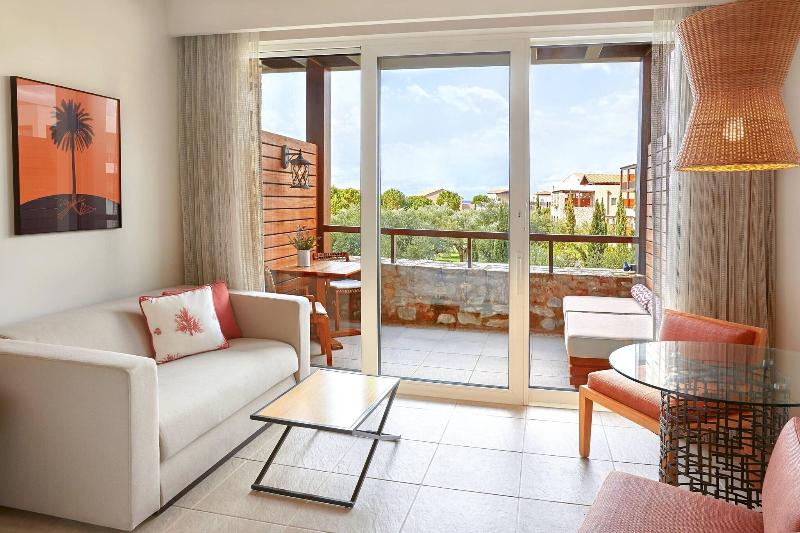 اتاق لوکس با چشم‌انداز باغ, The Westin Resort Costa Navarino