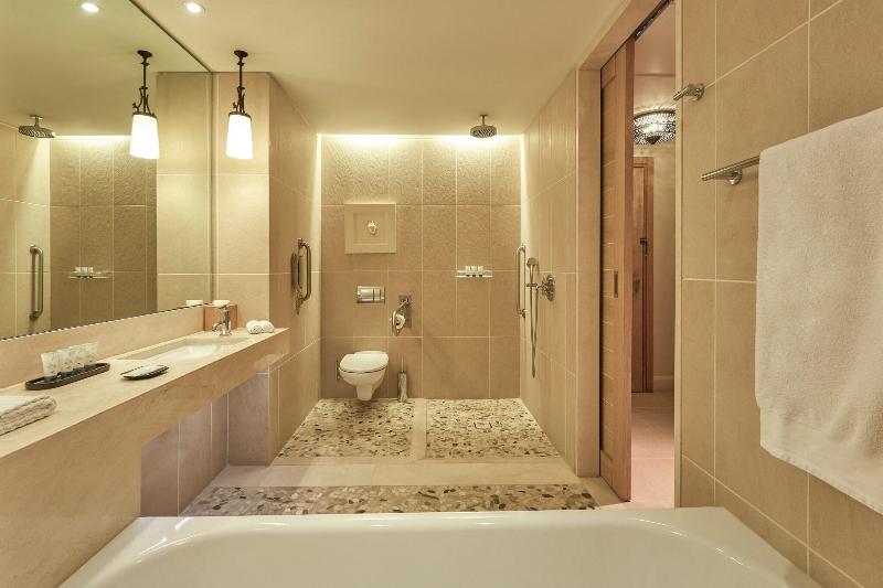 اتاق لوکس با چشم‌انداز باغ, The Westin Resort Costa Navarino