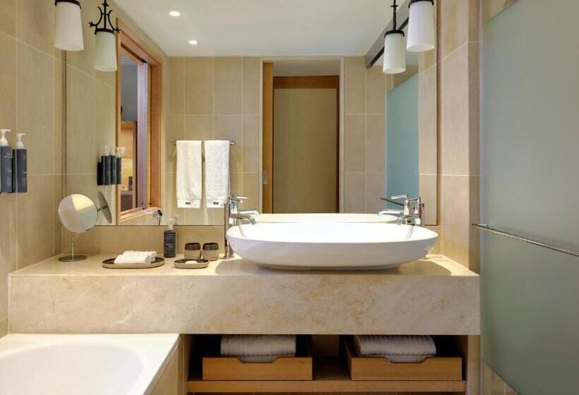 اتاق لوکس با تخت بزرگ, The Westin Resort Costa Navarino