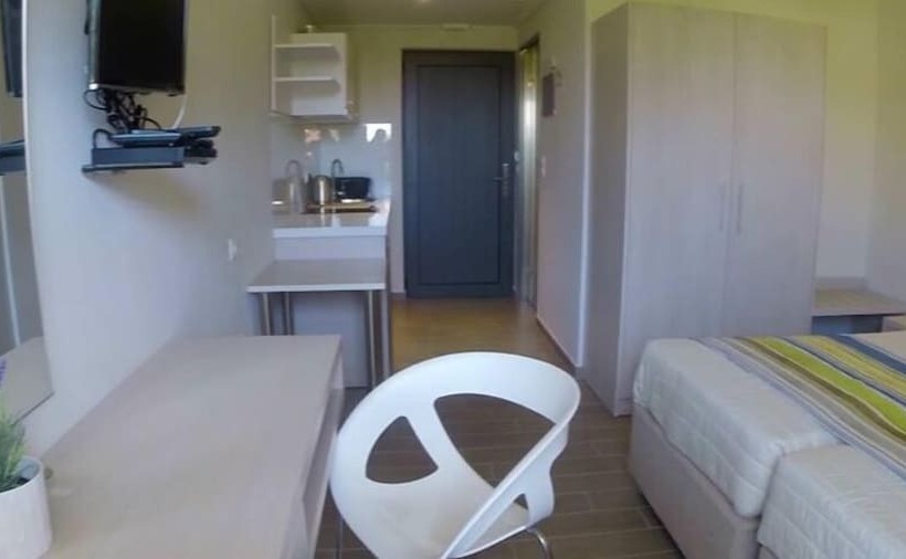 استودیوی لوکس, Irene Apartments