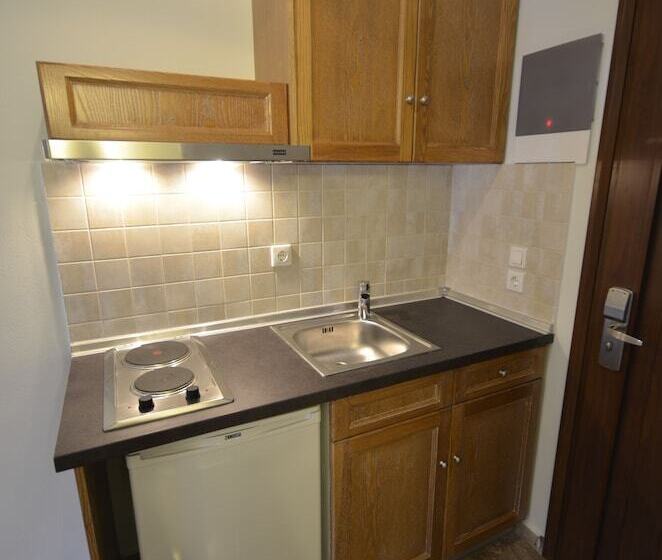 استودیوی استاندارد, Irene Apartments