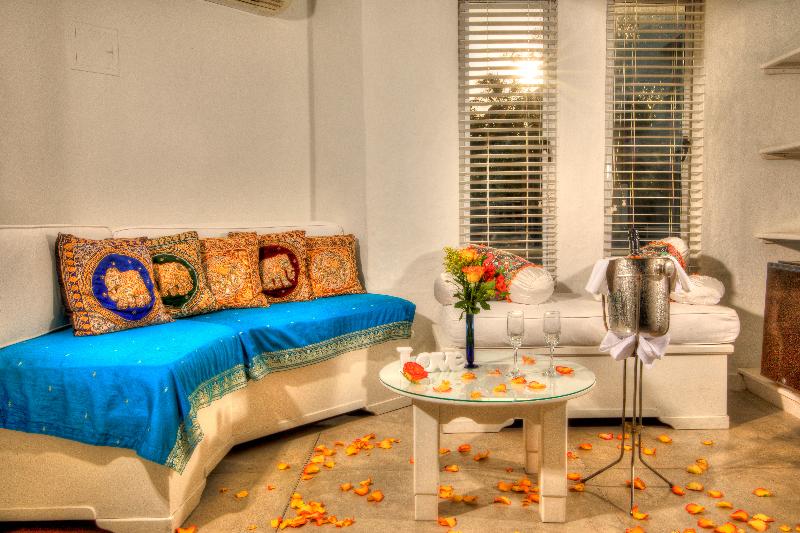 سوییت لوکس, Santorini Resort